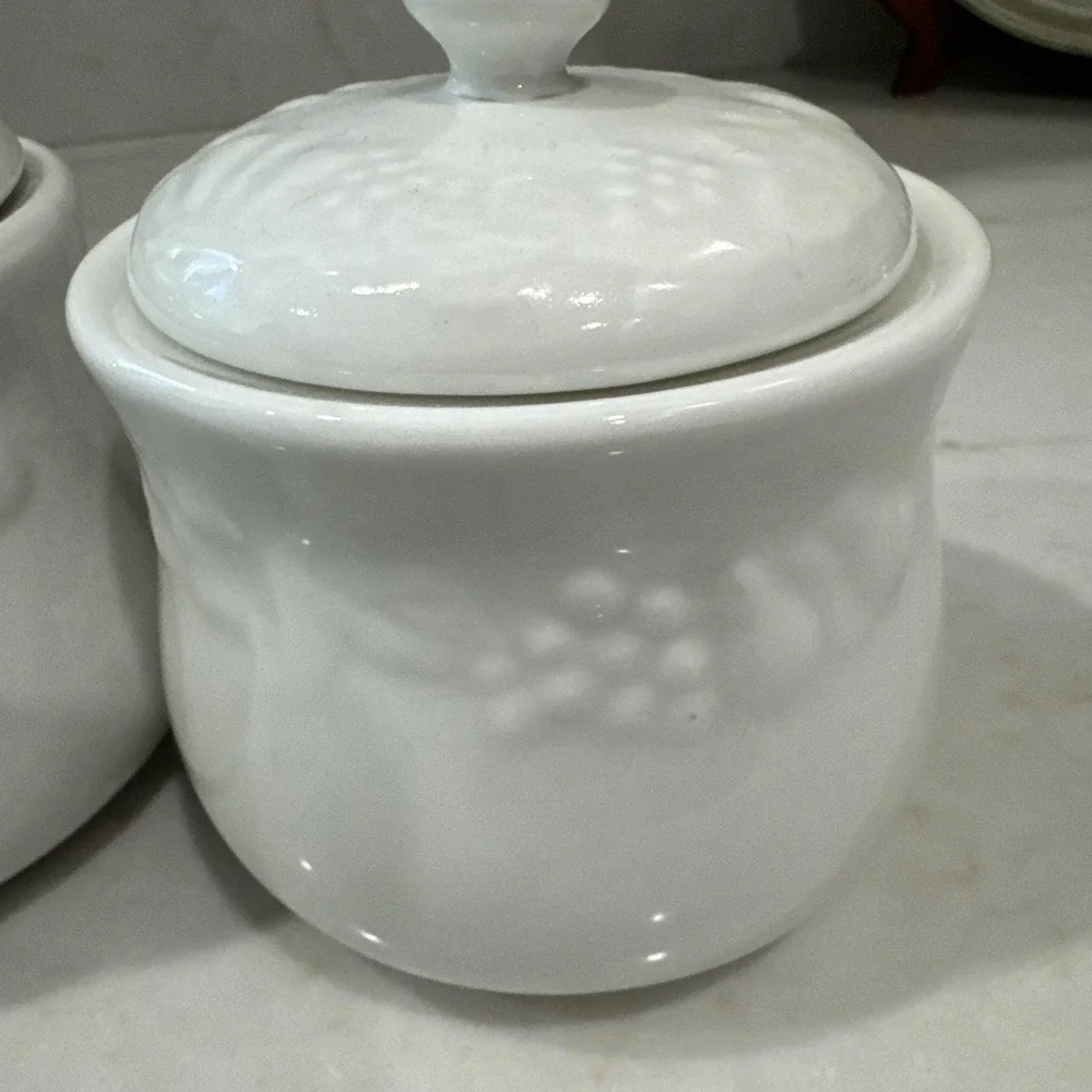 Gibson‎ Stoneware White Embossed Raised Fruit Design Sugar Bowl With Lid